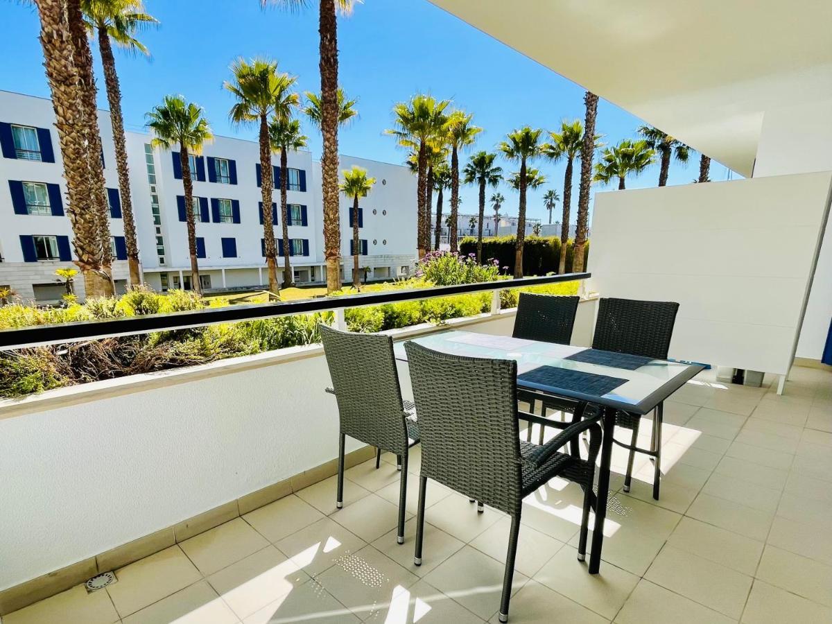 Angies Marina Apartment, Includes 2 Free Passes For The Marina Pool Apartamento Lagos